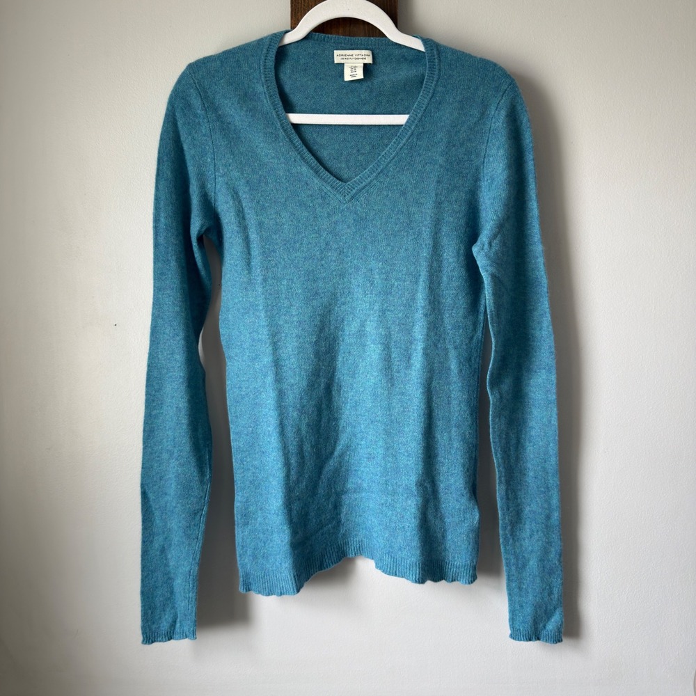 Adrienne Vittadini 2-Ply Cashmere V Neck Sweater Women M Quiet Luxury Cozy Lager